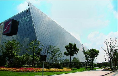 尚德电力投28.6亿元在上海建设太阳能产业基地